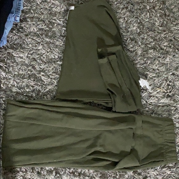 Two piece set - Picture 1 of 3